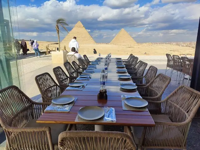 9 Pyramids Lounge